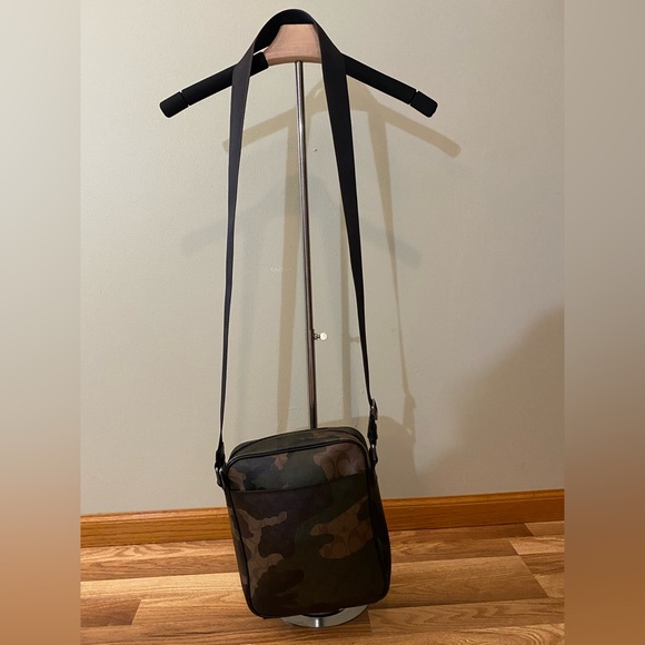 Vintage Leather Coach Camouflage Crossbody Bag - Picture 10 of 16
